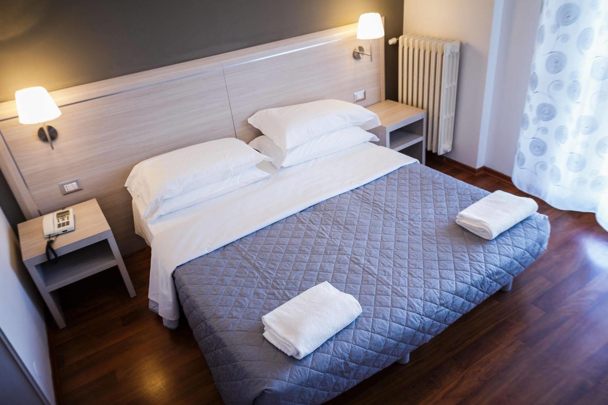 Twelve Hotel Moncalieri Bilik gambar