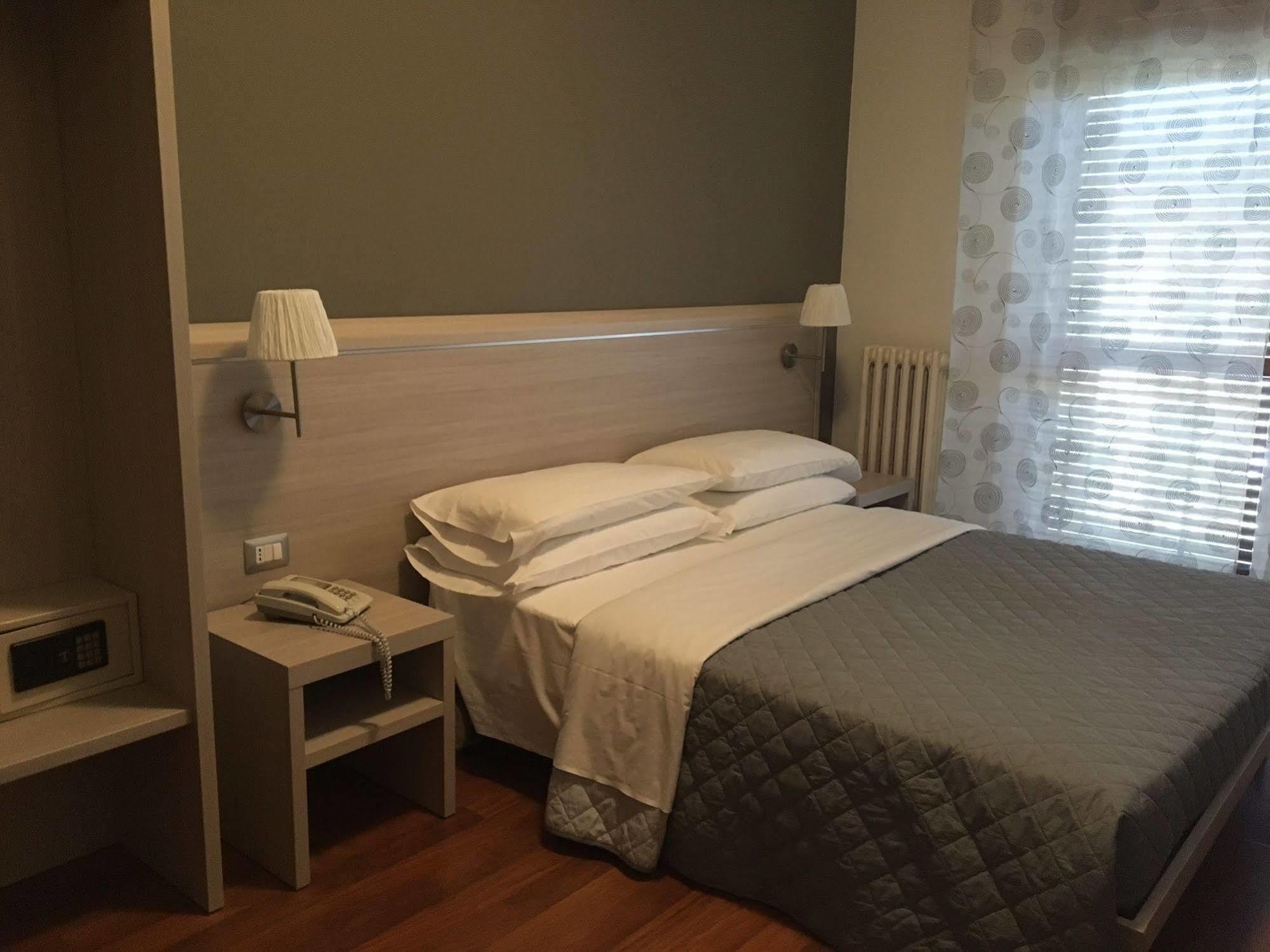 Twelve Hotel Moncalieri Luaran gambar