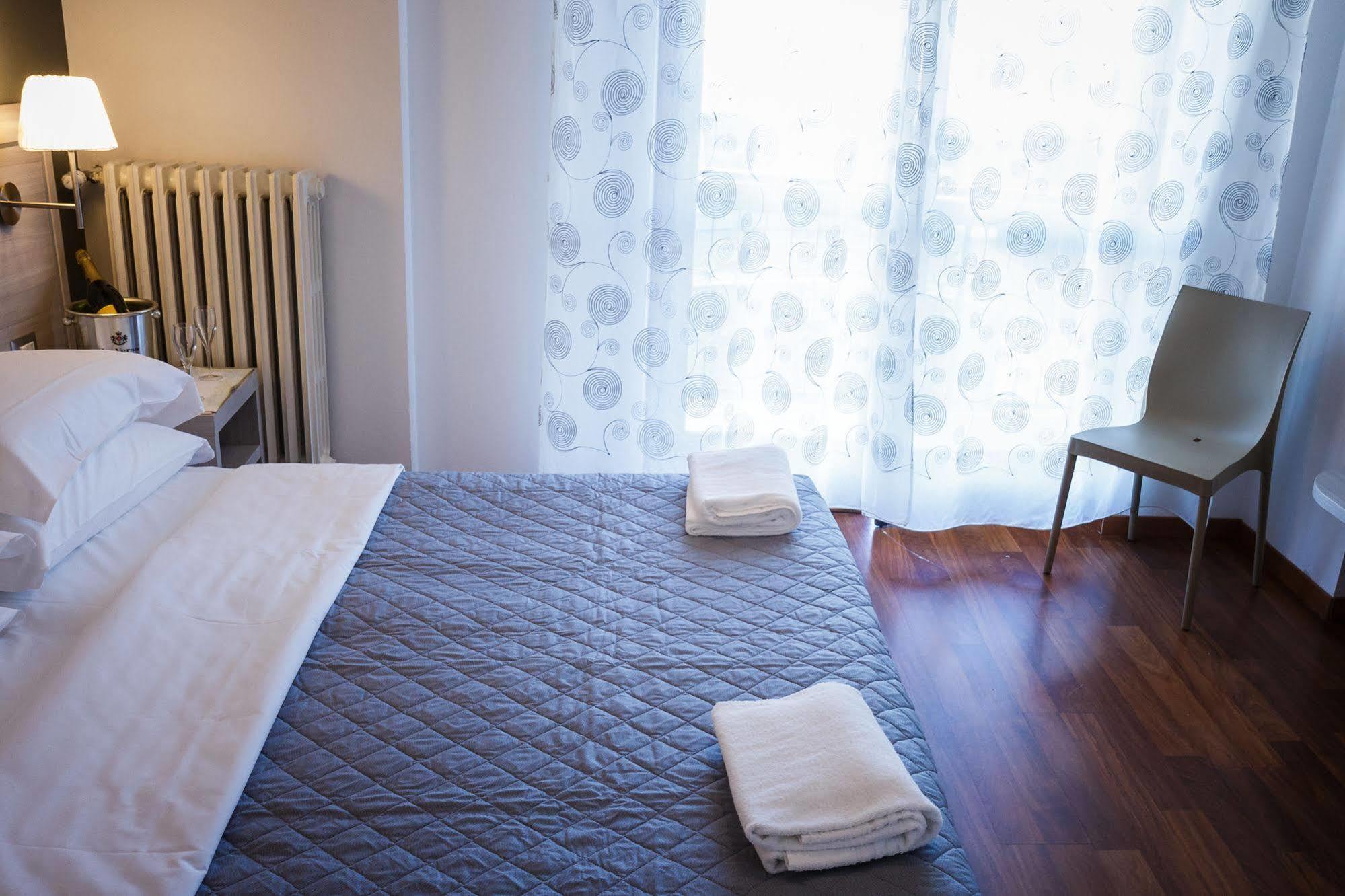Twelve Hotel Moncalieri Bilik gambar