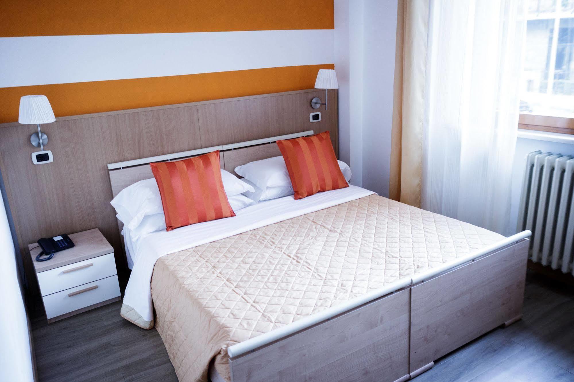 Twelve Hotel Moncalieri Bilik gambar
