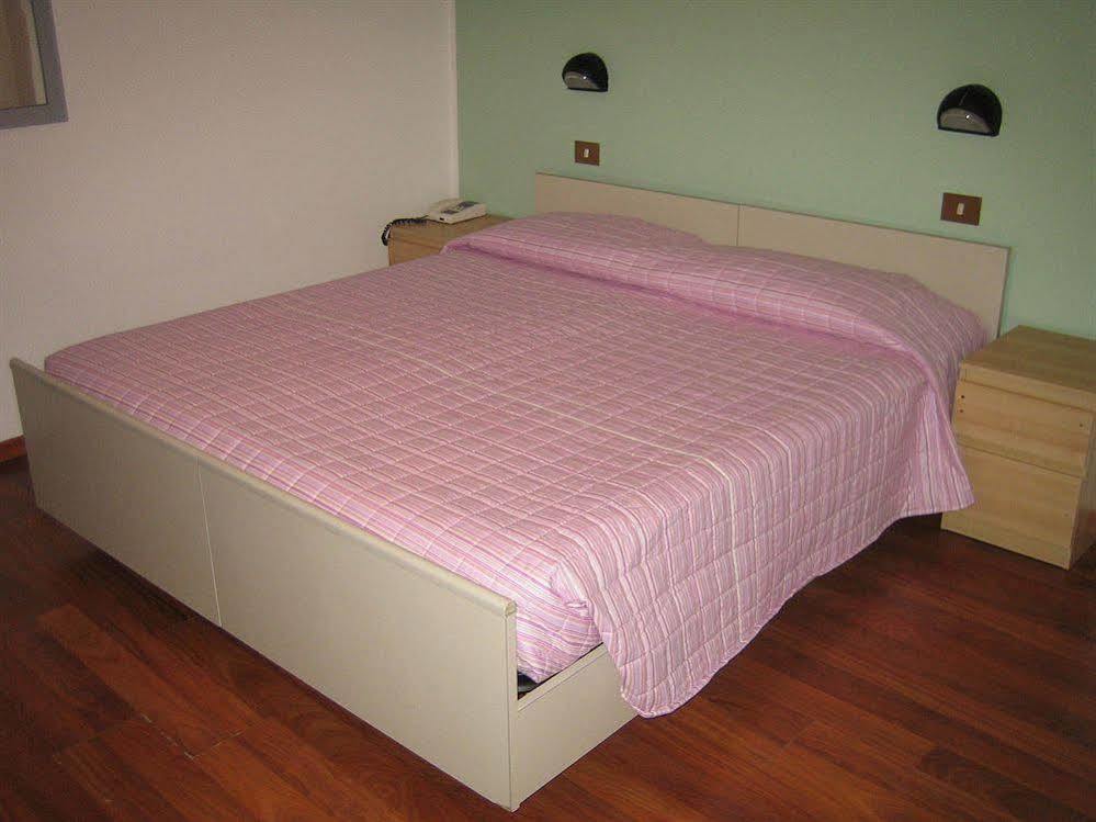 Twelve Hotel Moncalieri Luaran gambar
